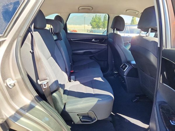 2017 KIA SORENTO L, LX