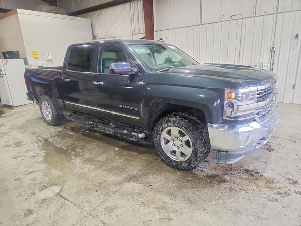 2018 CHEVROLET SILVERADO LTZ — Passenger 3/4