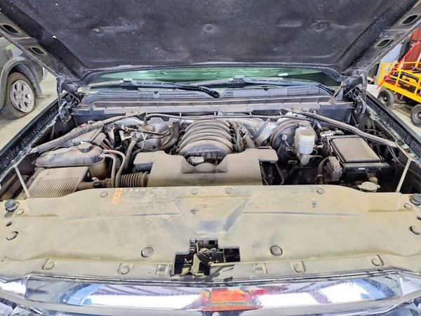 2018 CHEVROLET SILVERADO LTZ — Engine bay