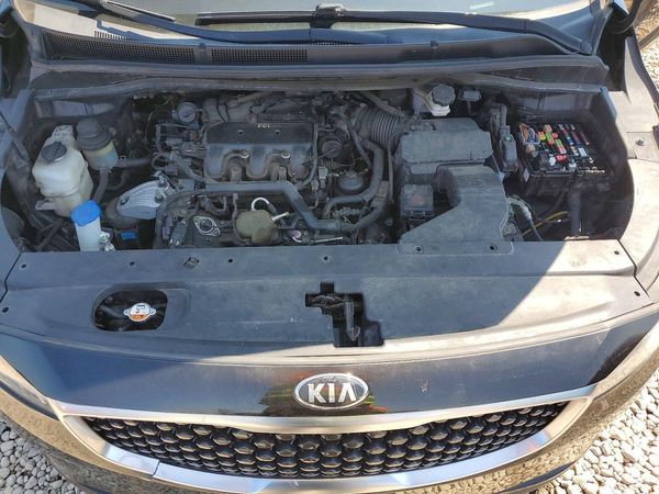 2016 KIA SEDONA LX - Middle-low
