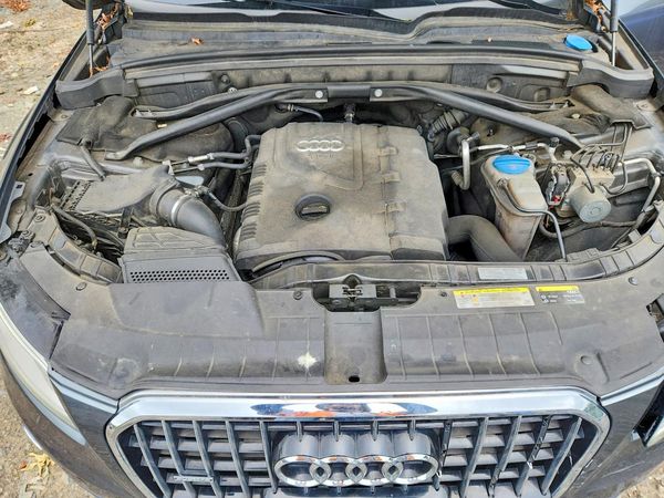 2015 AUDI Q5 Premium Plus — Engine bay