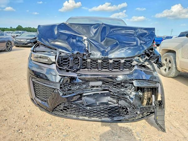 2026 JEEP GRAND CHEROKEE LAREDO 4X2