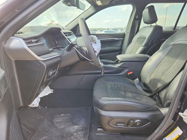 2026 JEEP GRAND CHEROKEE LAREDO 4X2