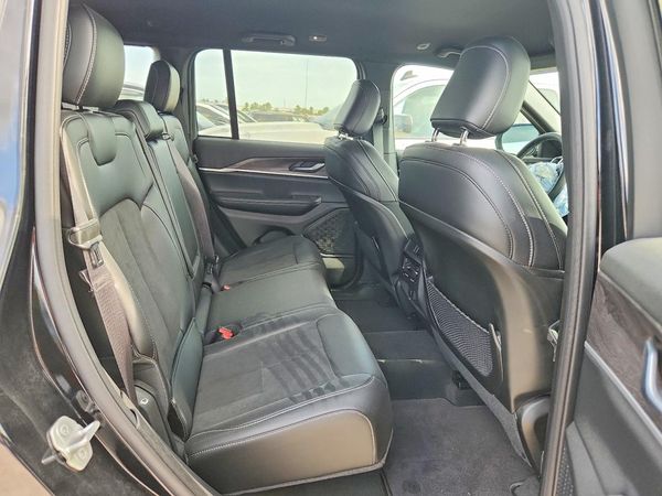 2026 JEEP GRAND CHEROKEE LAREDO 4X2