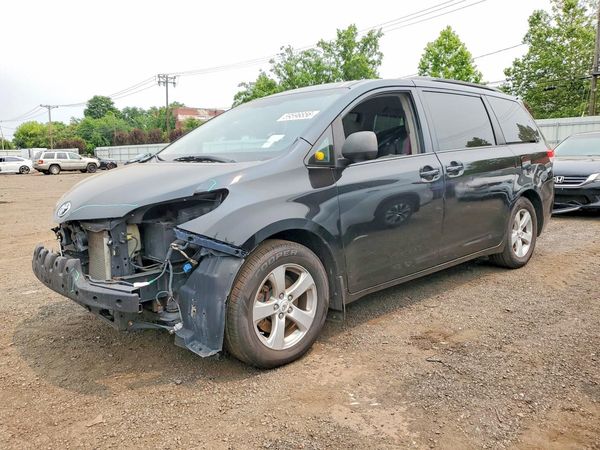2012 TOYOTA SIENNA