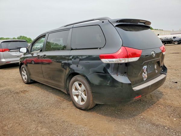2012 TOYOTA SIENNA
