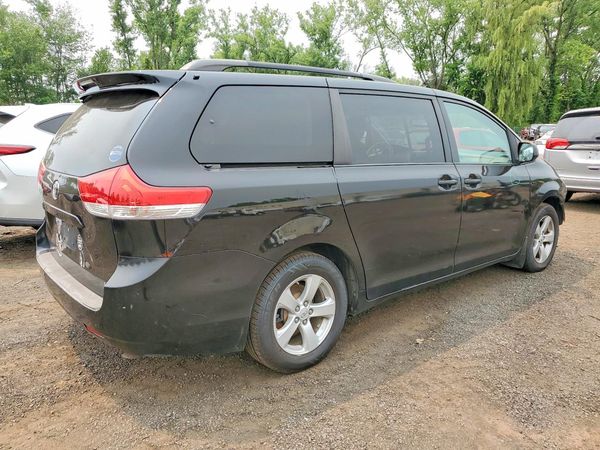 2012 TOYOTA SIENNA