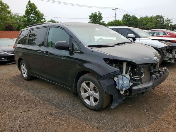 2012 TOYOTA SIENNA
