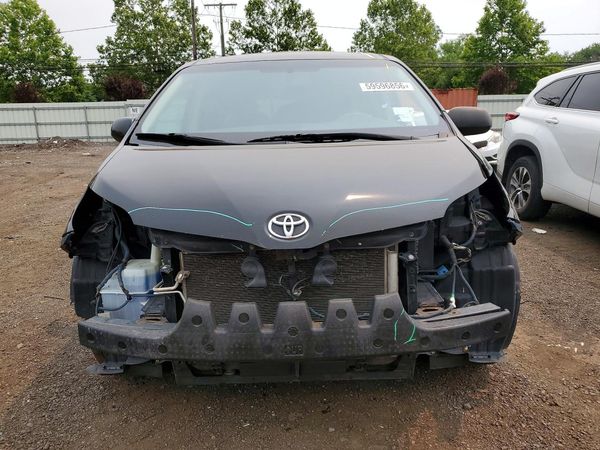 2012 TOYOTA SIENNA
