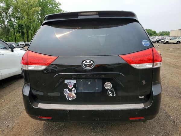 2012 TOYOTA SIENNA