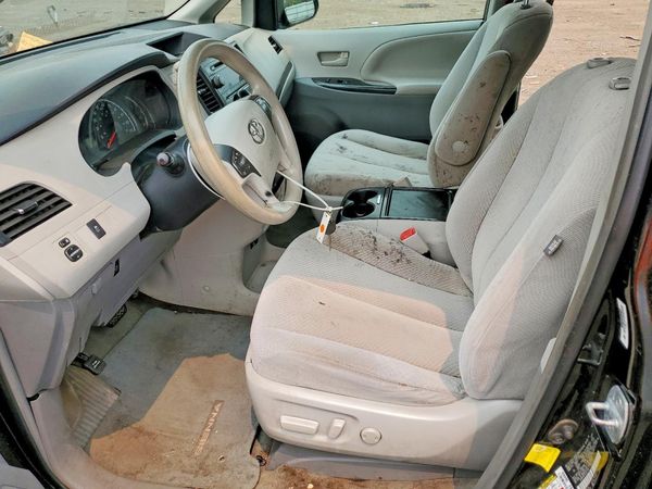 2012 TOYOTA SIENNA