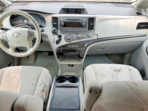 2012 TOYOTA SIENNA