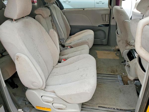 2012 TOYOTA SIENNA