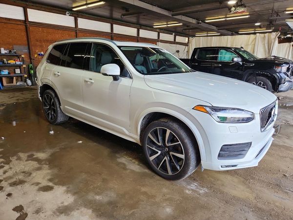 2021 VOLVO XC90 Momentum