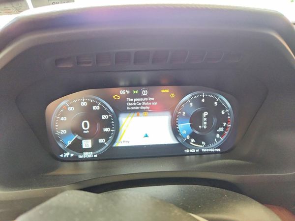 2021 VOLVO XC90 Momentum