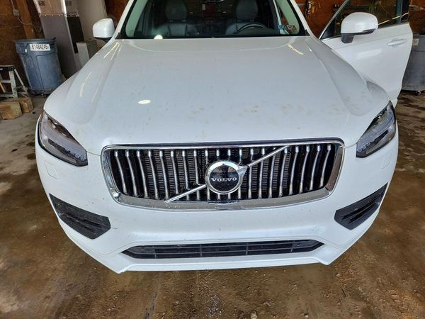 2021 VOLVO XC90 Momentum