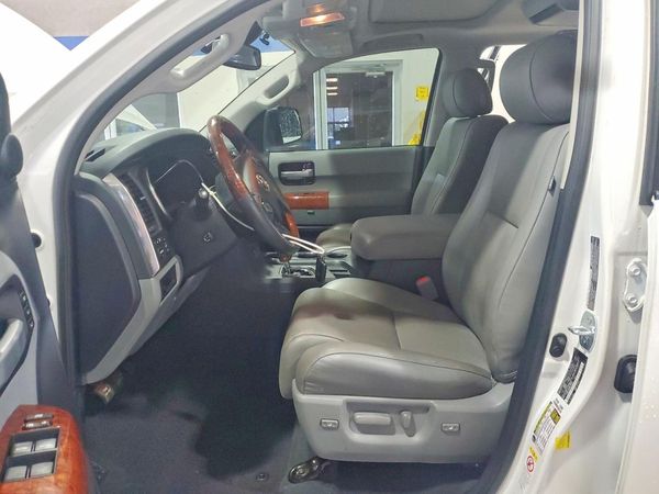 2021 TOYOTA SEQUOIA Platinum