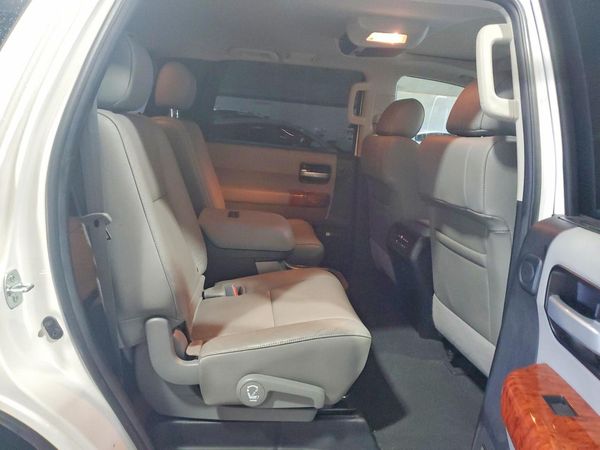 2021 TOYOTA SEQUOIA Platinum