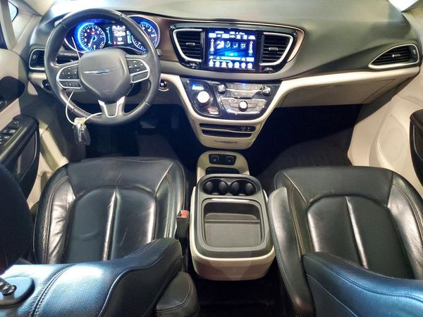 2017 CHRYSLER PACIFICA