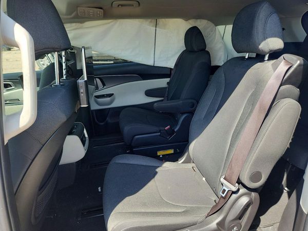2022 KIA CARNIVAL LX, LX Seat Package