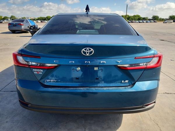 2025 TOYOTA CAMRY
