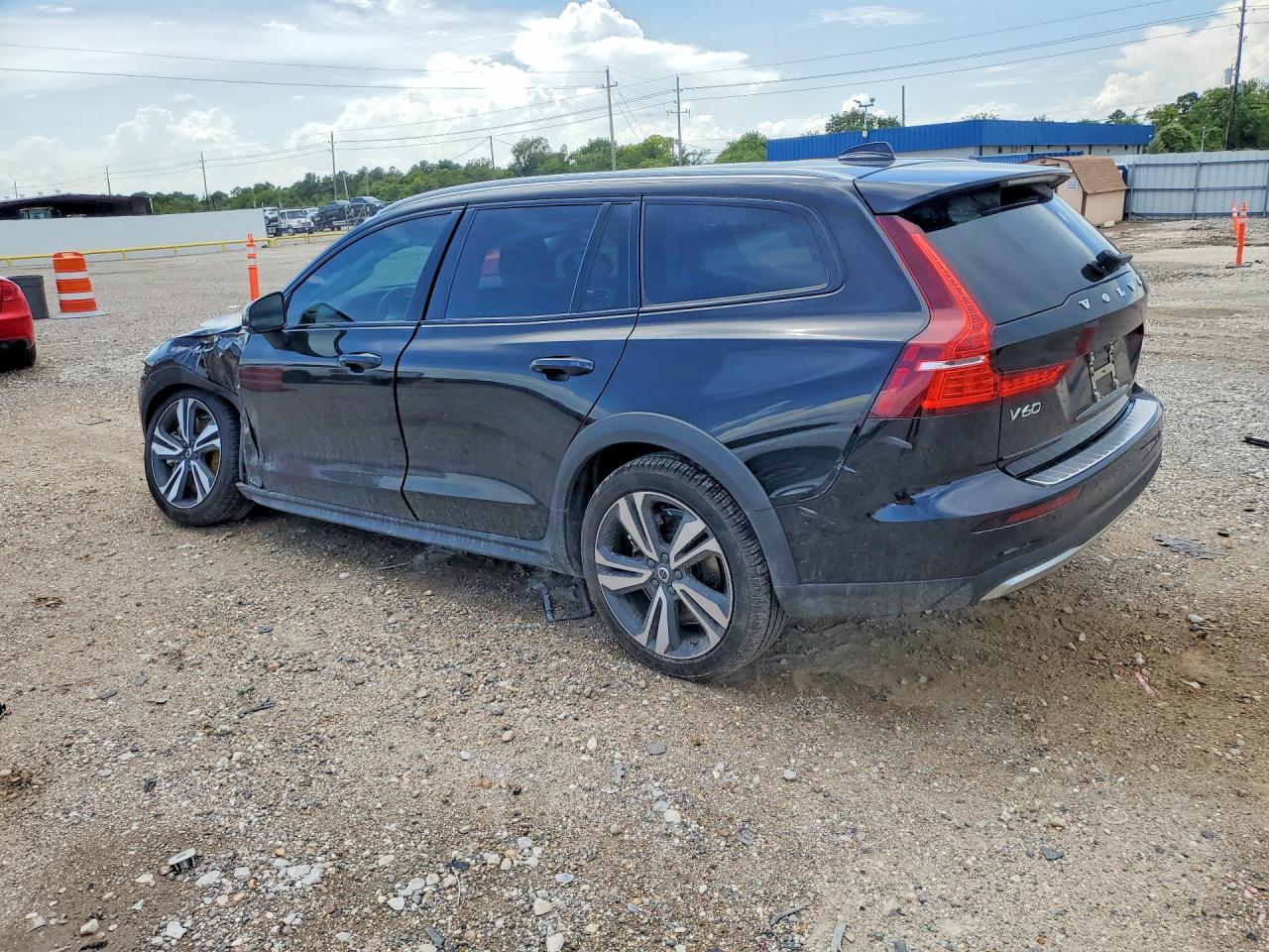 2026 VOLVO V60 CROSS COUNTRY Plus
