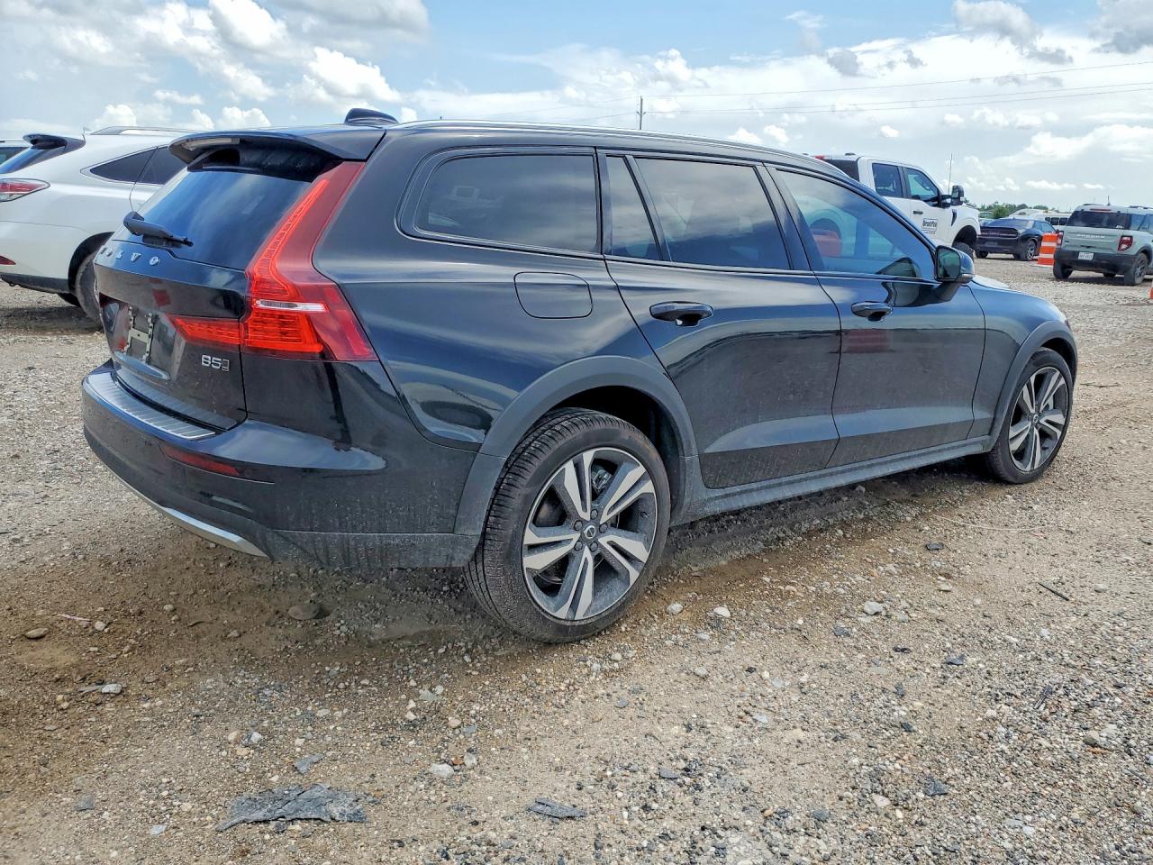 2026 VOLVO V60 CROSS COUNTRY Plus