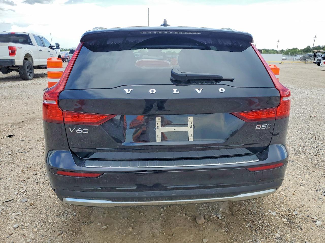 2026 VOLVO V60 CROSS COUNTRY Plus
