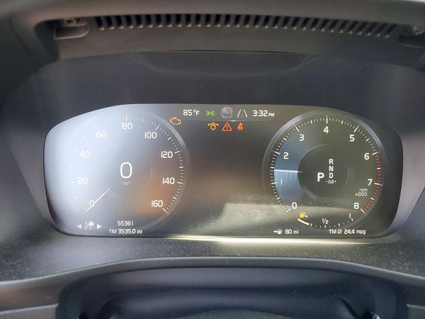 2019 VOLVO XC40 Momentum