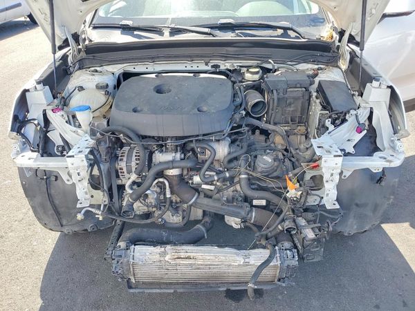 2019 VOLVO XC40 Momentum