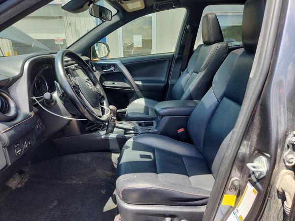 2017 TOYOTA RAV4 SE