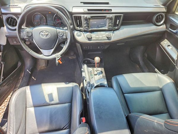 2017 TOYOTA RAV4 SE