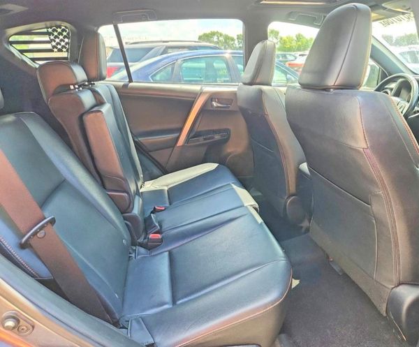 2017 TOYOTA RAV4 SE