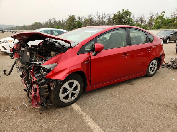 2014 TOYOTA PRIUS — Front 3/4