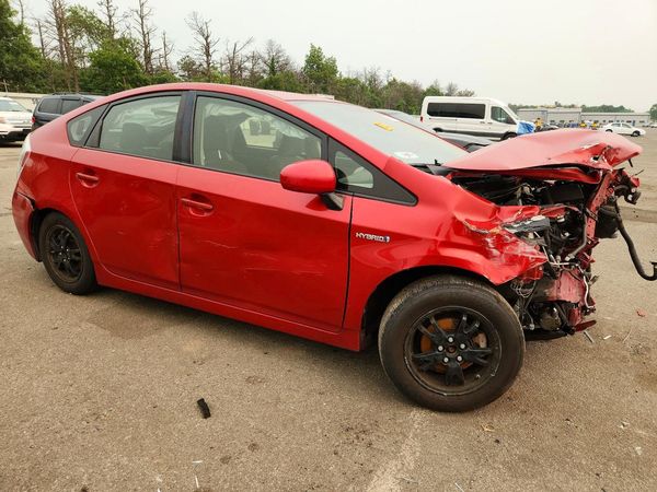 2014 TOYOTA PRIUS — Passenger 3/4