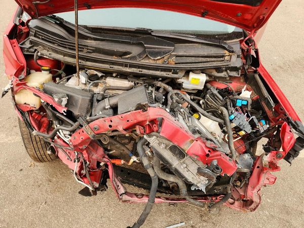 2014 TOYOTA PRIUS — Engine bay