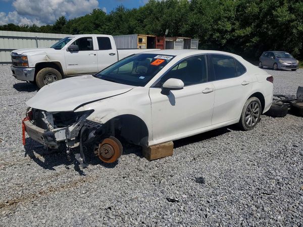 2018 TOYOTA CAMRY LE/SE/XLE/XSE — Front 3/4