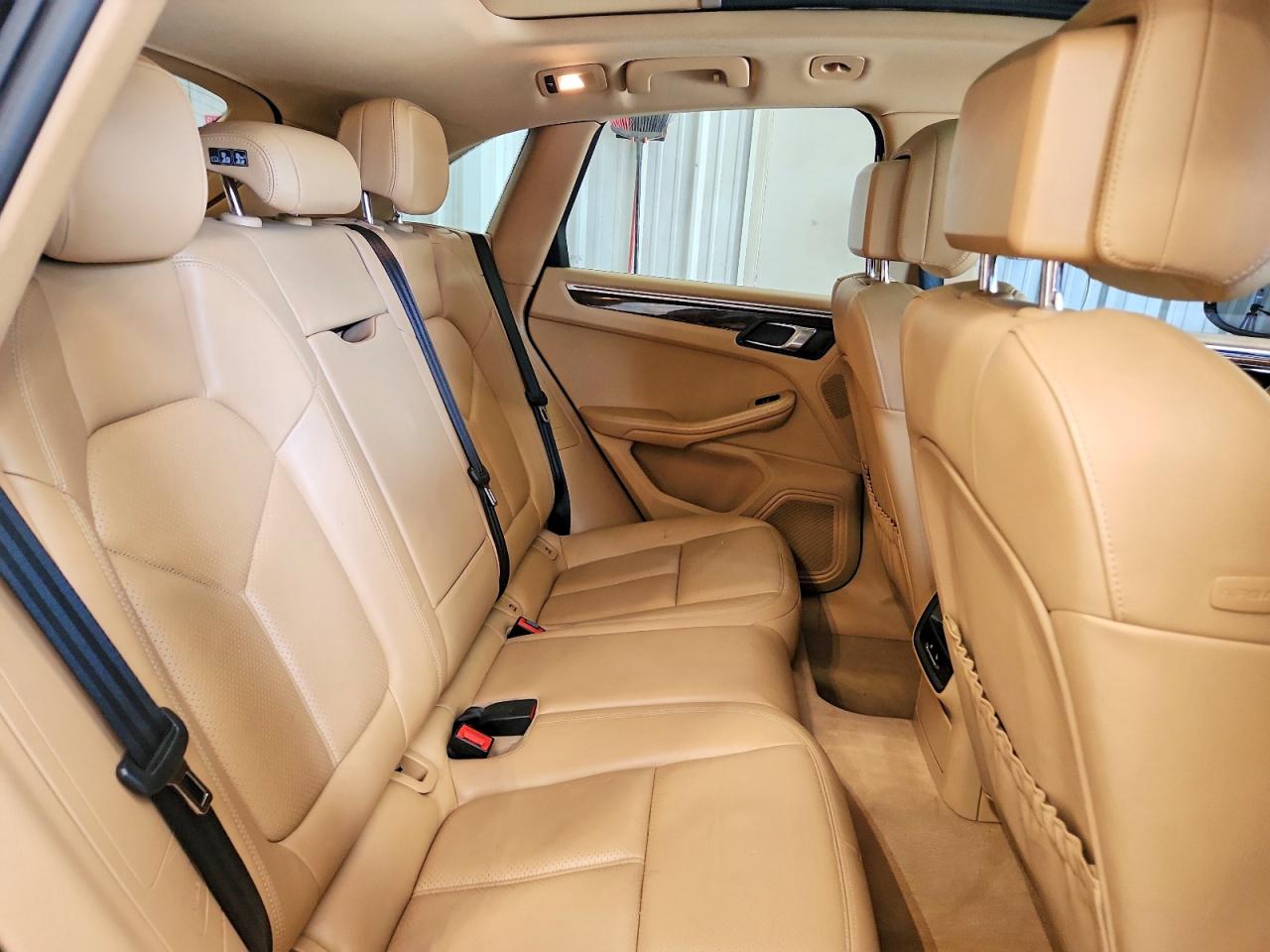 2015 PORSCHE MACAN