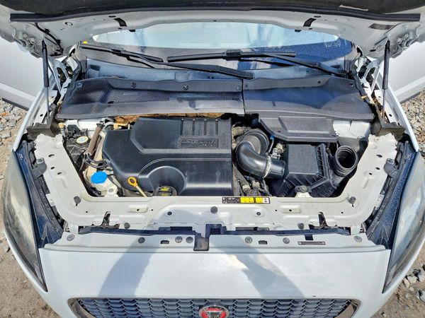 2019 JAGUAR E-PACE SE