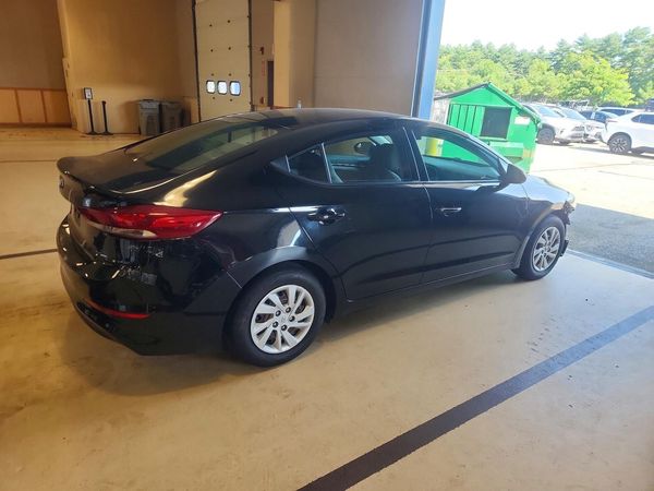 2018 HYUNDAI ELANTRA SE