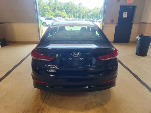 2018 HYUNDAI ELANTRA SE