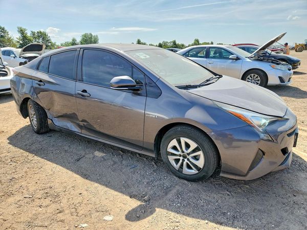 2017 TOYOTA PRIUS