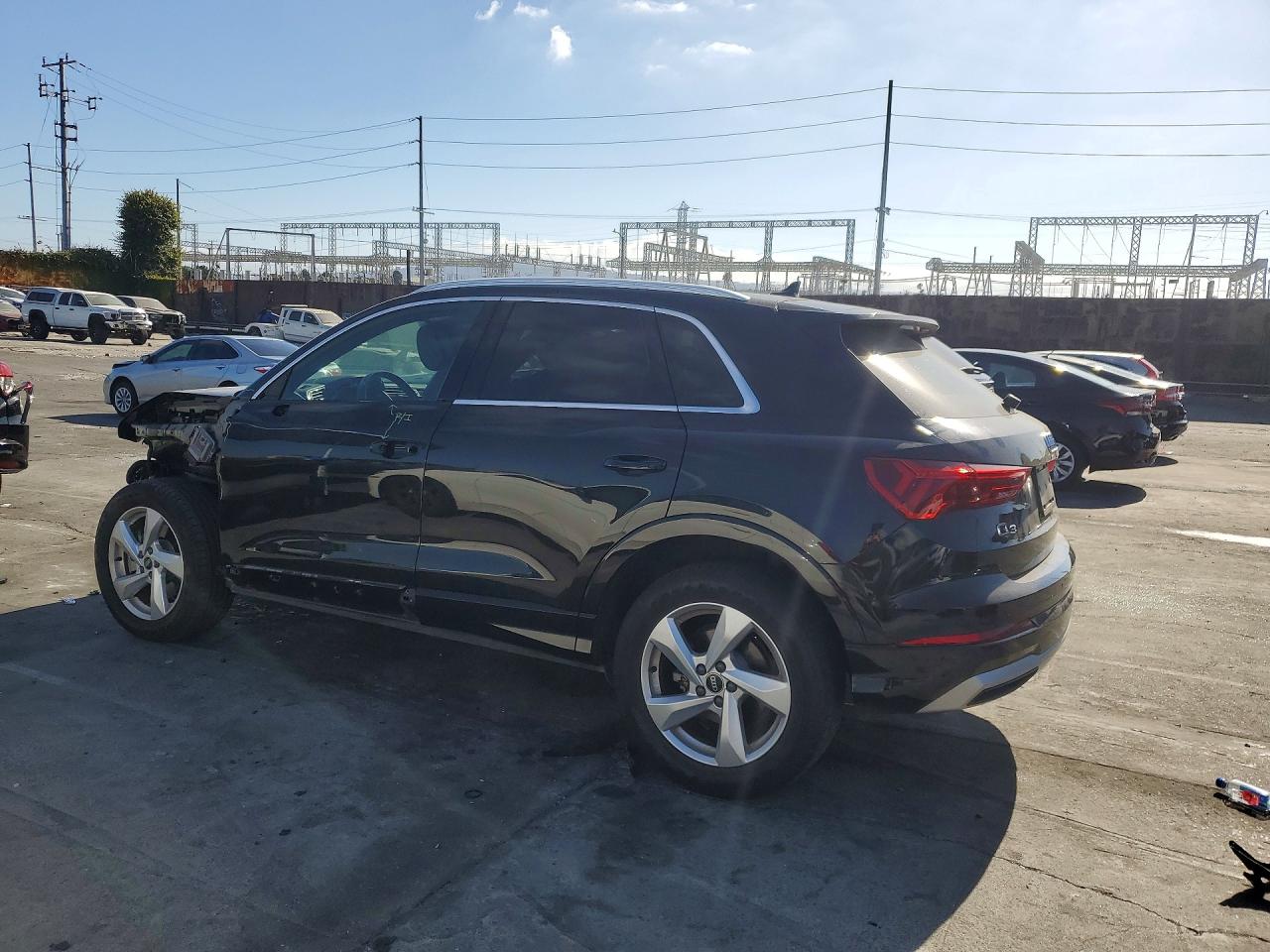 2022 AUDI Q3 quattro Premium
