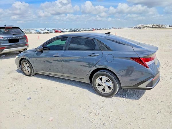 2024 HYUNDAI ELANTRA SE