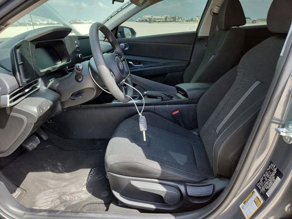2024 HYUNDAI ELANTRA SE