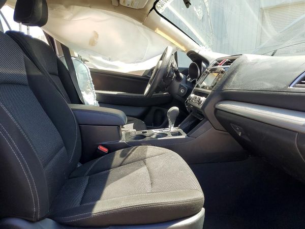 2018 SUBARU OUTBACK Base — DENT
