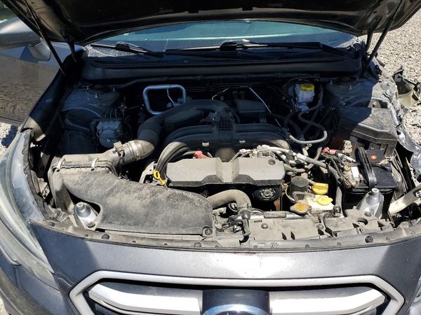 2018 SUBARU OUTBACK Base — Engine bay