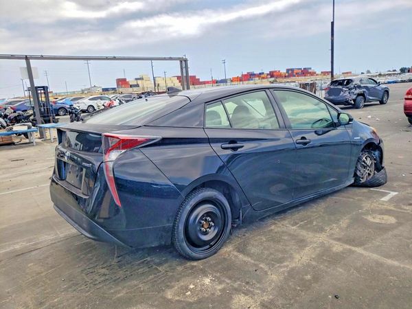 2016 TOYOTA PRIUS