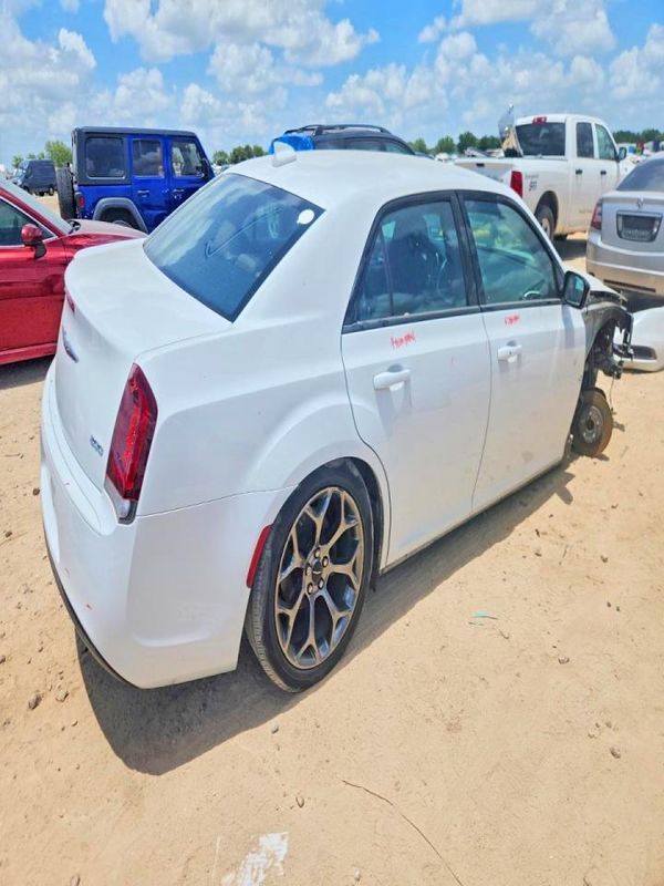 2018 CHRYSLER 300