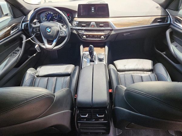 2018 BMW 530E